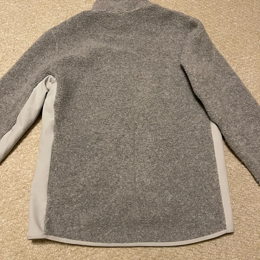 Lululemon 1/4 Zip Pullover - Picture 6 of 9